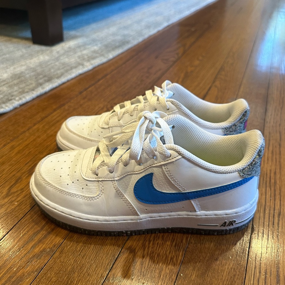 Nike Air Kids - Sz 4Y